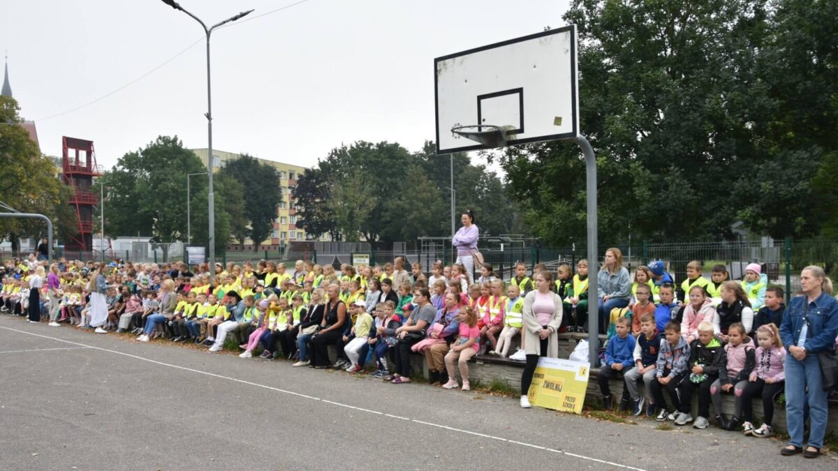 “Bezpieczna droga do szkoły” – Nowogard gospodarzem wyjątkowego spotkania dla pierwszoklasistów