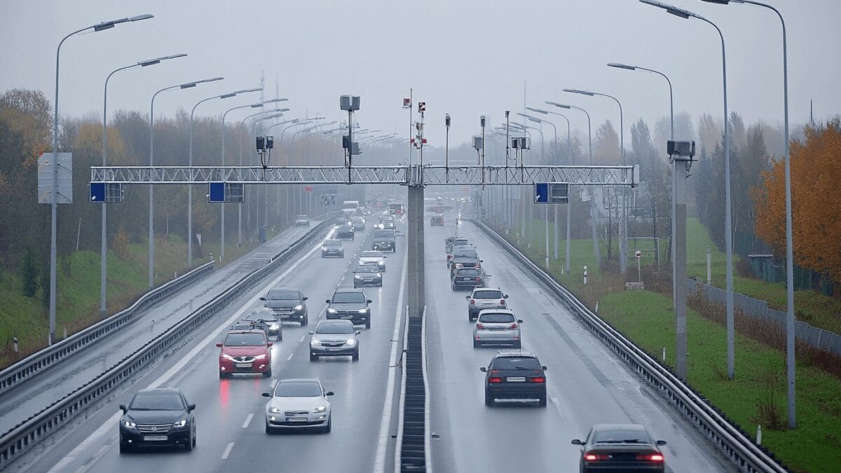 Nowe odcinkowe pomiary prędkości w województwie zachodniopomorskim – co to oznacza dla kierowców z powiatu goleniowskiego?