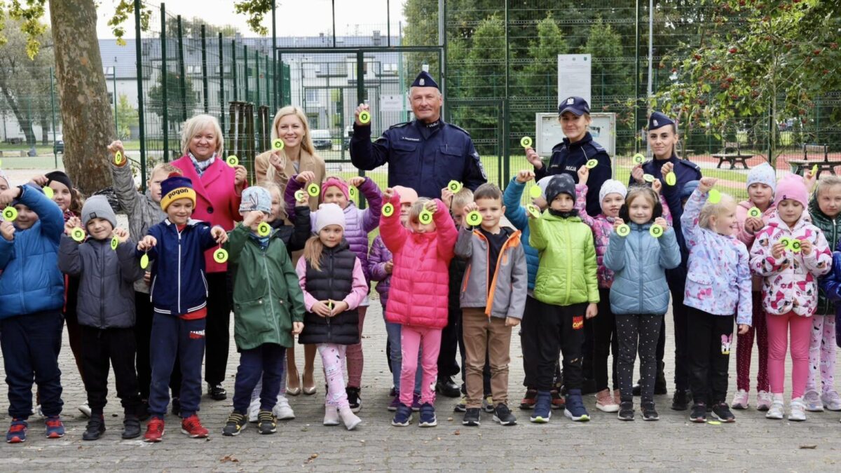 Bezpieczni na drodze dzięki odblaskom – inicjatywa w Stepnicy