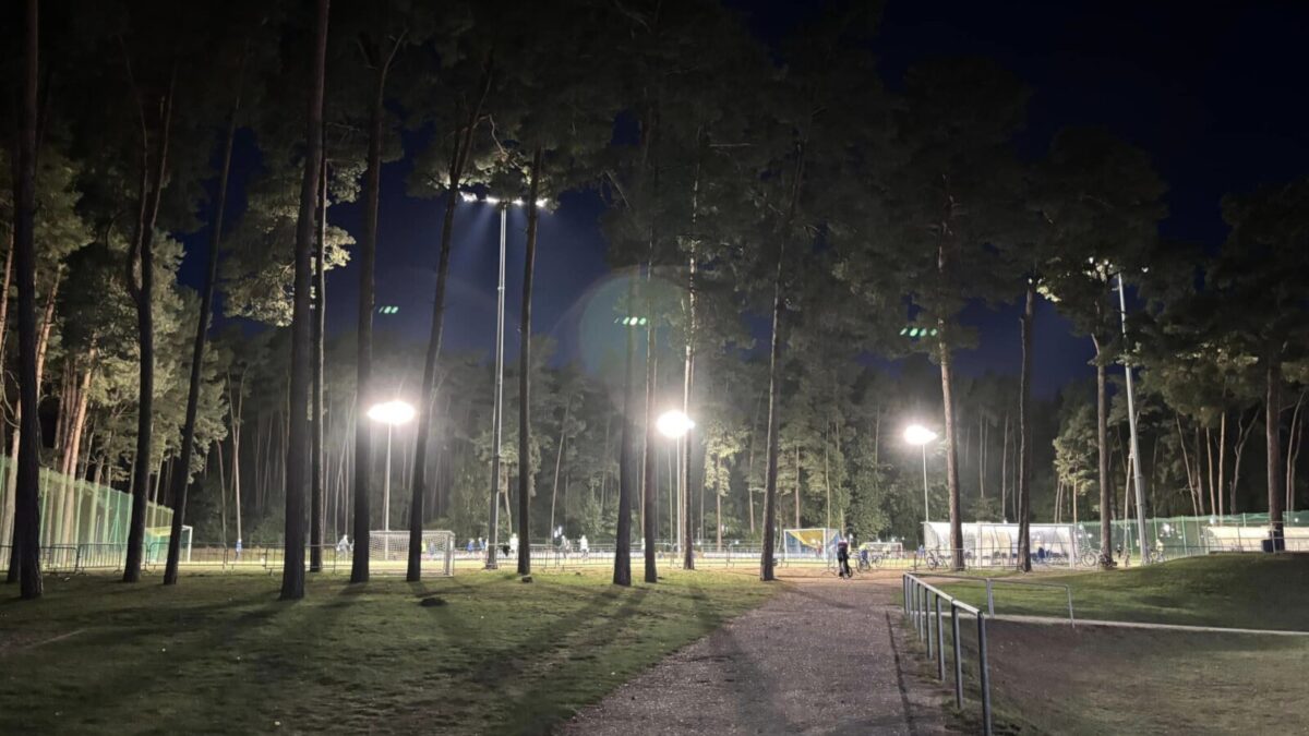 Nowoczesne oświetlenie LED na stadionie w Goleniowie